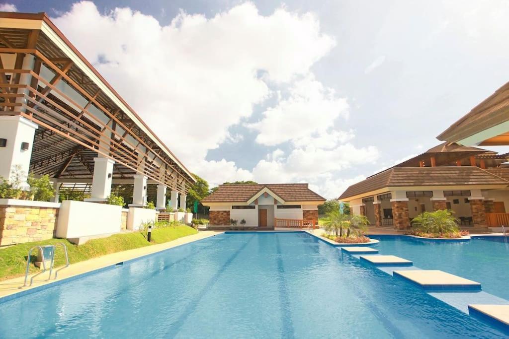 Dreamy 2Br Condo, With A Golf Course View Cebu Exteriör bild